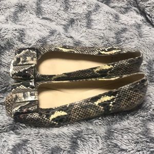 Stuart Weizmann Bow Snakeskin Peep Toe Flats Size 8